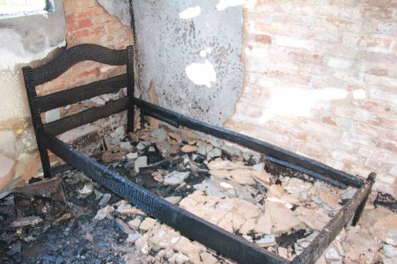 Jovem de 22 anos e criança sobrevivem a incêndio em residência no bairro Vila Rica
em Santiago - foto 3