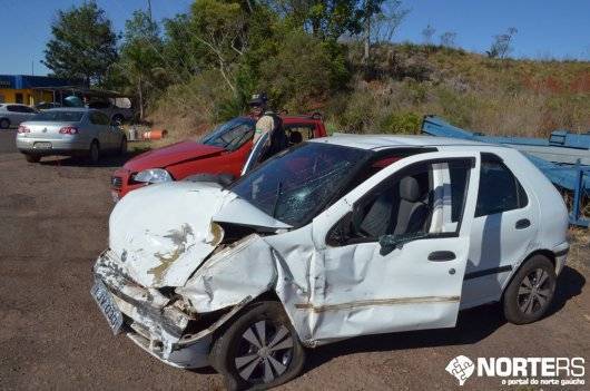 Casal de Três de Maio se envolve em grave acidente na BR-386 em Sarandi - foto 4