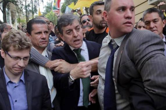 Estavam em pauta propostas como a criação do regime de previdência complementar e a extinção das fundações do Estado