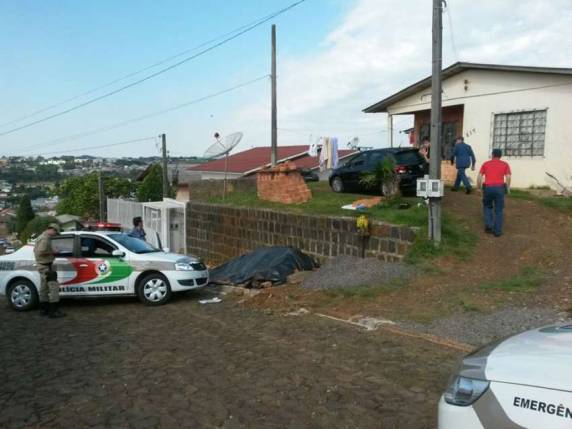 Idoso perde controle de veículo
e cai em buraco - foto 3
