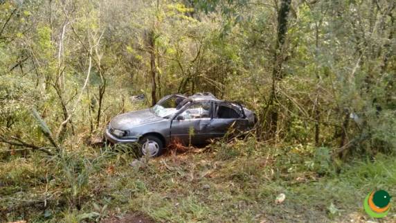 Colisão entre carro e carreta deixa um morto e dois feridos em Sertão - foto 3