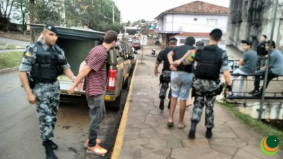 Acusados de furtar carros e pedir resgate são presos por policiais do BOE em Passo Fundo - foto 4