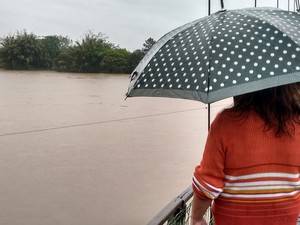 Rio Araranguá transborda no Sul de SC e ruas da cidade são interditadas - foto 2