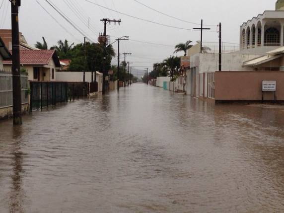 Rio Araranguá transborda no Sul de SC e ruas da cidade são interditadas - foto 3