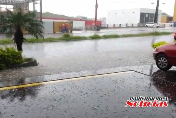 Chove 

forte na capital dos gaúchos