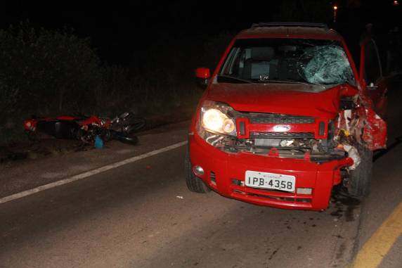 Acidente deixa dois mortos na noite de
sexta-feira, em Santiago RS - foto 4