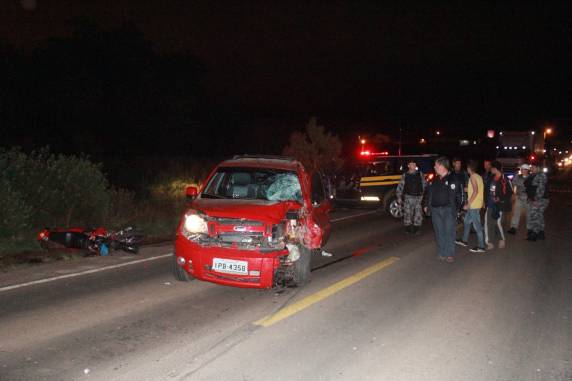 Acidente deixa dois mortos na noite de
sexta-feira, em Santiago RS - foto 3