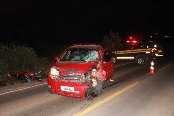 Acidente deixa dois mortos na noite de
sexta-feira, em Santiago RS - foto 5