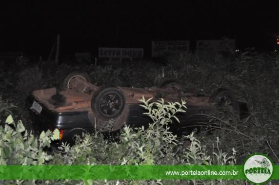 Carro capota no entroncamento da ERS-330 com a RSC-472 em Tenente Portela - foto 2