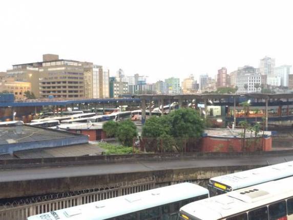 Manifestantes bloqueiam o trânsito no 

principal acesso da Capital - foto 4