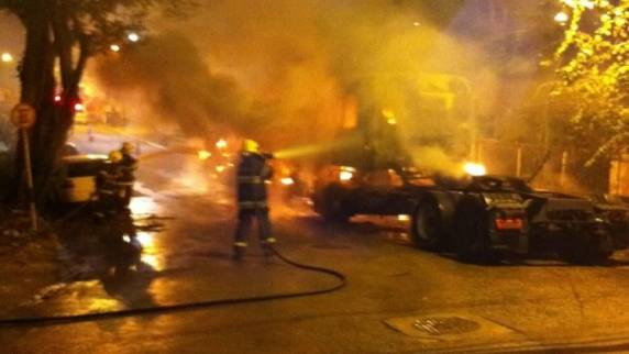 Vídeo: Quatro veículos são incendiados próximos de uma delegacia em Balneário
Camboriú - foto 2