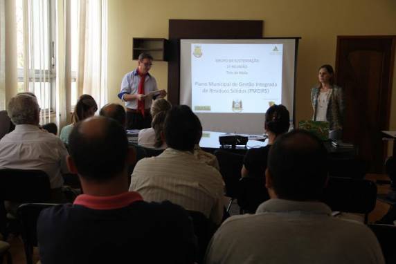 Realizada primeira reunião do grupo de sustentação do Plano Municipal de Gestão de Resíduos Sólidos - foto 2