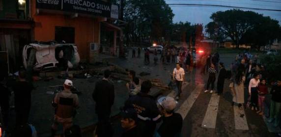 Em perseguição, carro derruba árvore e motorista morre na Capital - foto 4