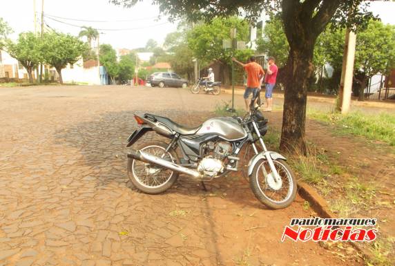Mulher
fica ferida ao sofrer queda com moto depois uma colisão com automóvel, em Três de Maio - foto 2