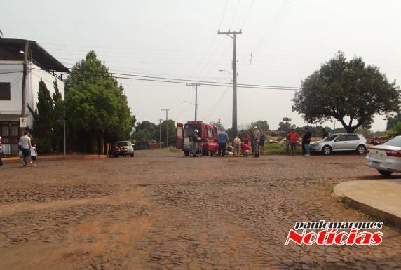 Mulher
fica ferida ao sofrer queda com moto depois uma colisão com automóvel, em Três de Maio - foto 5