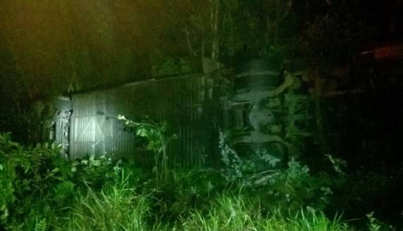 Ônibus que saiu de Passo Fundo tomba em Santa Catarina - foto 3