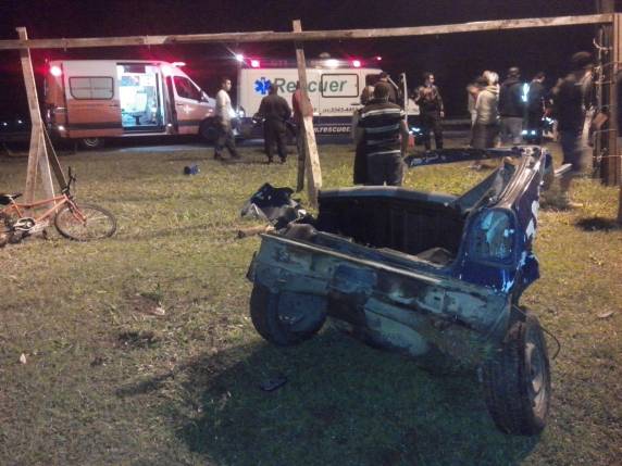 FOTO: três pessoas ficam feridas em acidente
em Portão - foto 4