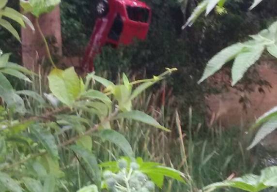 Uma pessoa morre após veículo cair de ponte em SC - foto 3