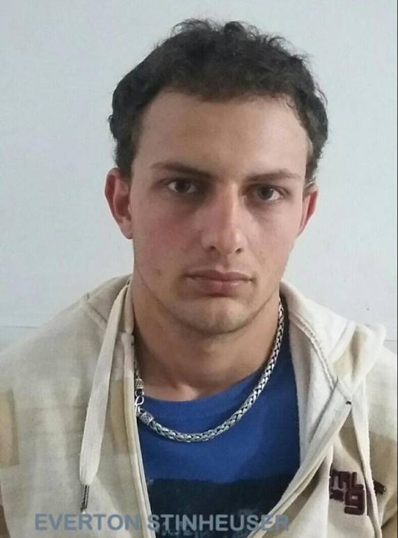 Polícia Militar prende homem armado em
Itapema - foto 2