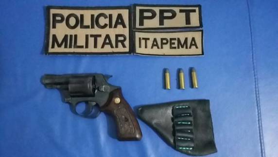 Polícia Militar prende homem armado em
Itapema - foto 3