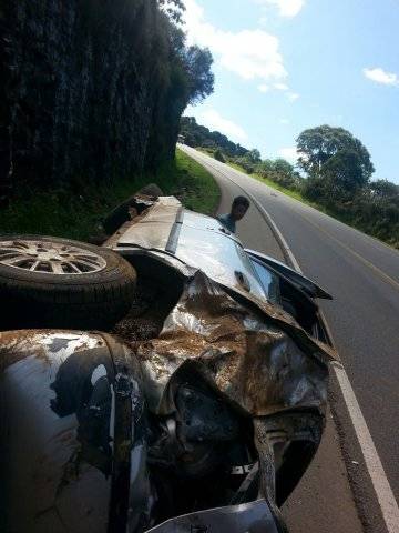 Jovem fica em estado grave após capotamento na BR-282 em São José do Cerrito - foto 2