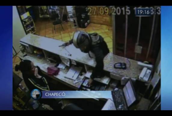 Câmeras flagram assalto a posto de combustíveis em Chapecó - foto 2