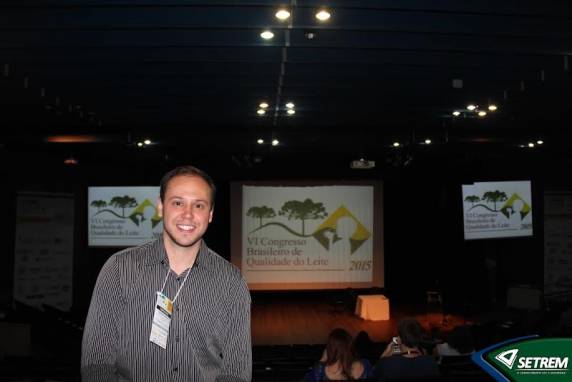 Giovani Kolling exibiu o estudo intitulado “Extratos de orégano e chá verde na alimentação de vacas leiteiras e seus efeitos sobre o perfil hematológico”, no evento em 

Curitiba