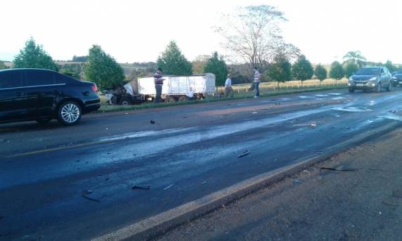 Colisão entre ônibus e caminhão deixa um morto
em Tapera - foto 5