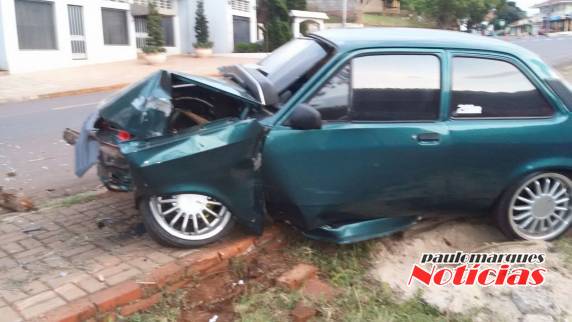 Jovem condutor bate com veículo e arranca poste da rede de energia, em Santa Rosa - foto 3
