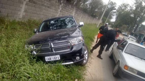 Fotos mostram Ronaldinho Gaúcho envolvido em acidente de trânsito na Restinga - foto 2