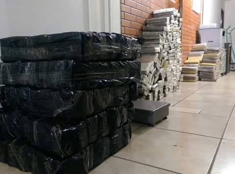 Carro furtado em Blumenau é encontrado com quase 500 quilos de maconha - foto 3