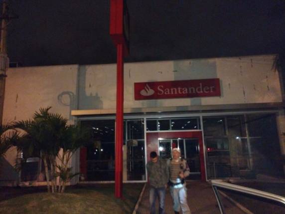 Trio arromba banco em Porto Alegre, mas é preso antes de concluir roubo - foto 3