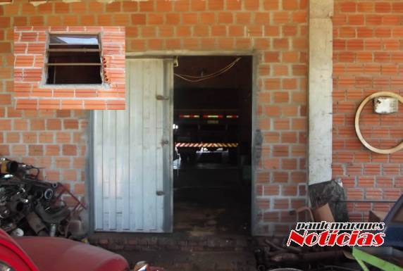 Ladrões quebram duas paredes e furtam em quatro empresas, em Três de Maio - foto 2