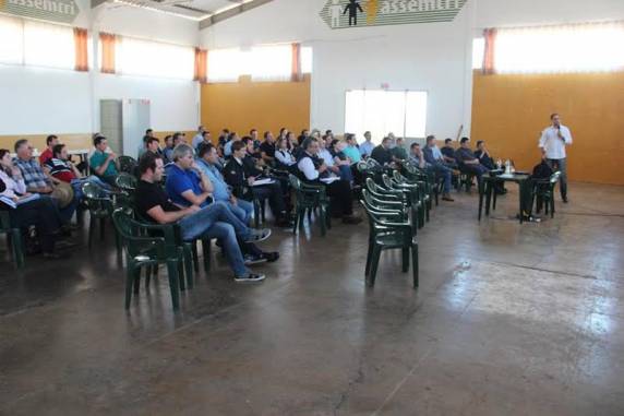 Docente da SETREM alerta sobre qualidade do
leite - foto 2