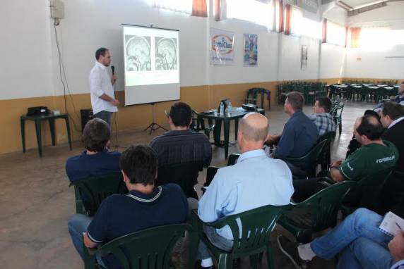 Docente da SETREM alerta sobre qualidade do
leite - foto 3