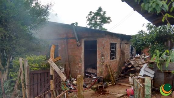 Cadeirante fica ferida em incêndio em Passo Fundo - foto 3