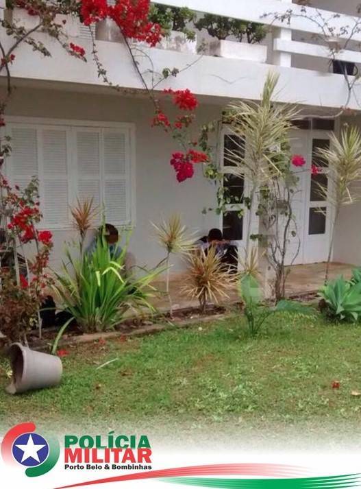 Polícia Militar de Porto bela flagra menores
com drogas - foto 2