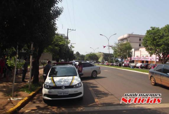 Acidente
envolve três veículos próximo de uma faixa de segurança, em Três de Maio - foto 5