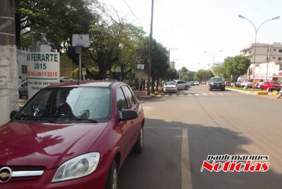 Acidente
envolve três veículos próximo de uma faixa de segurança, em Três de Maio - foto 4