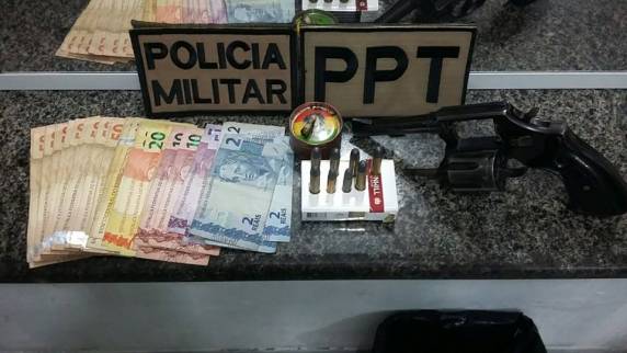 Três são presos por porte ilegal de arma e entorpecente em Itapema - foto 5
