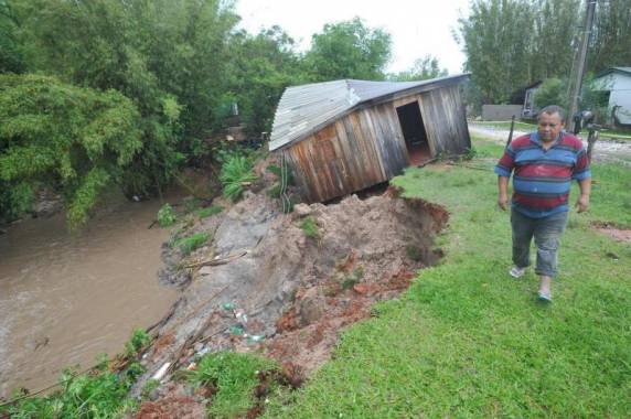 Mau tempo danifica 1,3 mil casas e deixa Estado em alerta por risco de enchentes - foto 2