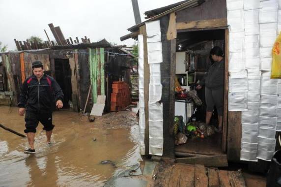 Mau tempo danifica 1,3 mil casas e deixa Estado em alerta por risco de enchentes - foto 5