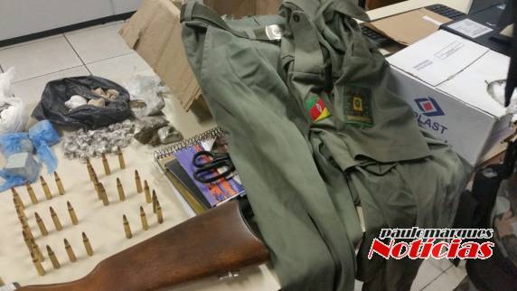 Operação policial apreende armas e material usado para o comércio de drogas - foto 2