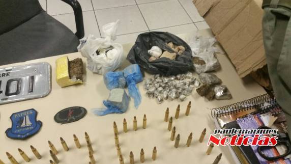 Operação policial apreende armas e material usado para o comércio de drogas - foto 3