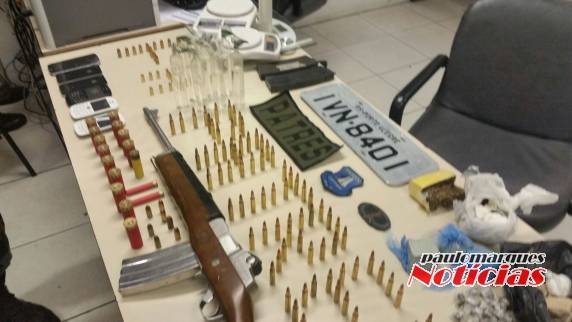 Operação policial apreende armas e material usado para o comércio de drogas - foto 7