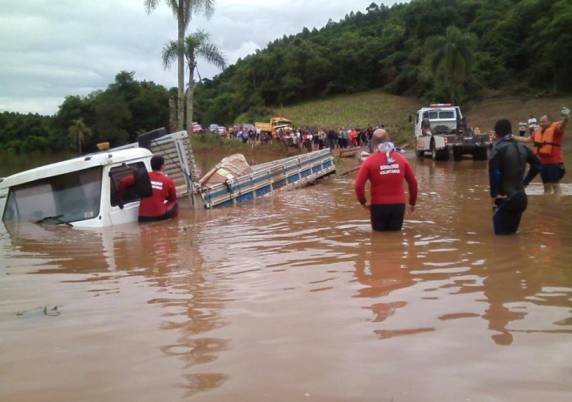 Caminhoneiro de Três Passos morre afogado em rio que invadiu estrada no Vale do Caí - foto 2