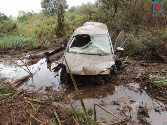 Motorista
fica gravemente ferido na ERS 135 - foto 2