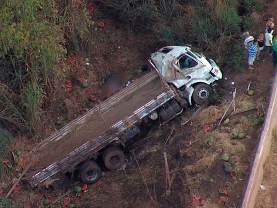 Acidente deixa mortos na BR-040, em Itabirito, na Região Central de Minas - foto 2