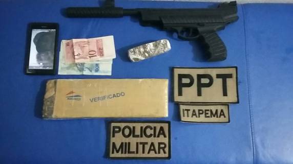 Polícia Militar prende homem com 1kg de
maconha em Itapema - foto 3
