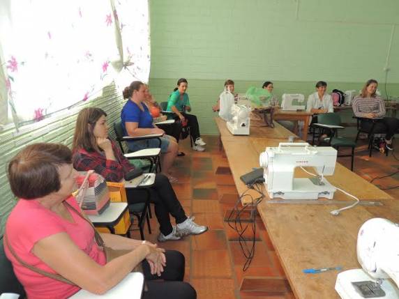 Parceria entre CRAS e SENAR oferece Curso de confecção básica de vestuário feminino - foto 2
